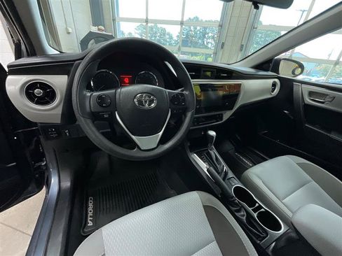 Used 2019 Toyota Corolla LE FWD image 13