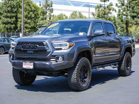 Used 2022 Toyota Tacoma TRD Off-Road AWD/4WD image 3