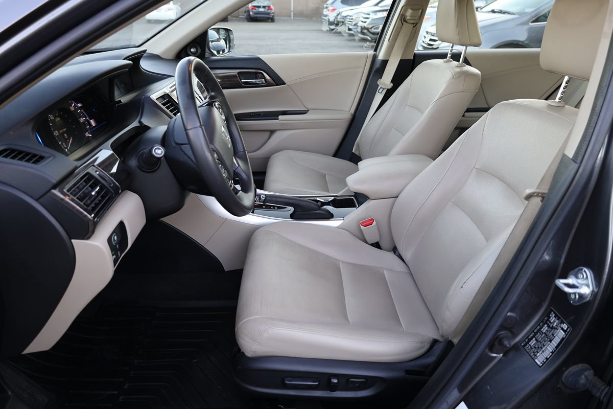 Used 2017 Honda Accord Touring image 11