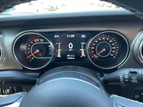Used 2021 Jeep Wrangler Unlimited Sahara w/ Uconnect 4C Nav & Sound Group AWD/4WD image 19