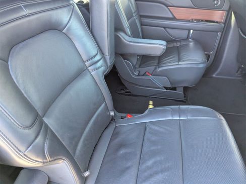 Used 2024 Lincoln Navigator Reserve image 13