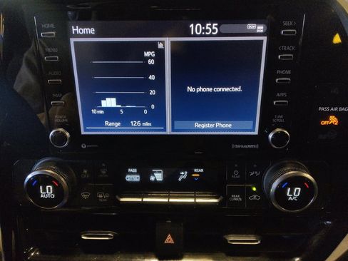 Used 2022 Toyota Highlander L image 25