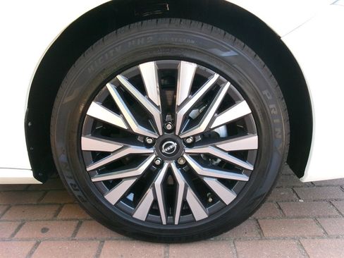 Used 2024 Nissan Altima 2.5 SV FWD image 48