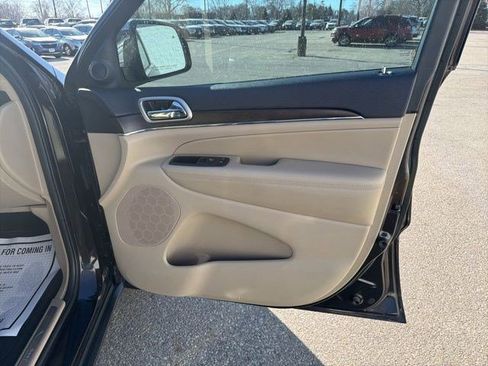 Used 2017 Jeep Grand Cherokee Limited w/ Trailer Tow Group IV image 18