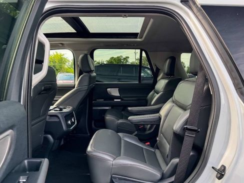 Used 2025 Ford Expedition Active AWD/4WD image 26