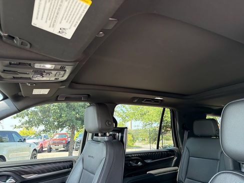 Used 2022 GMC Yukon Denali AWD/4WD image 30