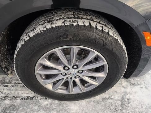 Used 2023 Buick Enclave Essence image 13