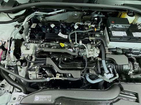 Used 2025 Toyota Corolla Cross XLE w/ Convenience Package FWD image 31