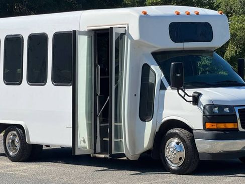 Used 2023 GMC Savana 3500 w/ Shuttle Bus Package RWD image 7