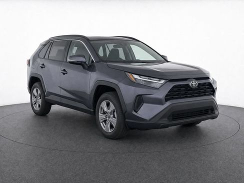 Used 2025 Toyota RAV4 XLE AWD/4WD image 2