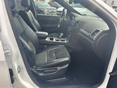 Used 2019 Jeep Grand Cherokee Altitude image 16