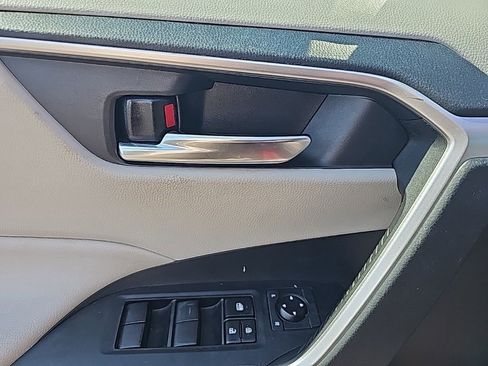 Used 2021 Toyota RAV4 XLE image 48