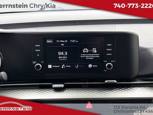 Used 2022 Kia Carnival LX FWD image 9