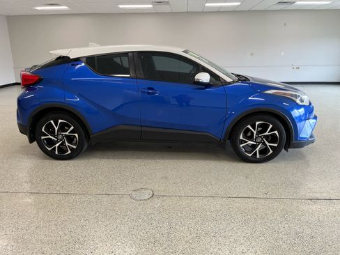 Used 2018 Toyota C-HR XLE image 4