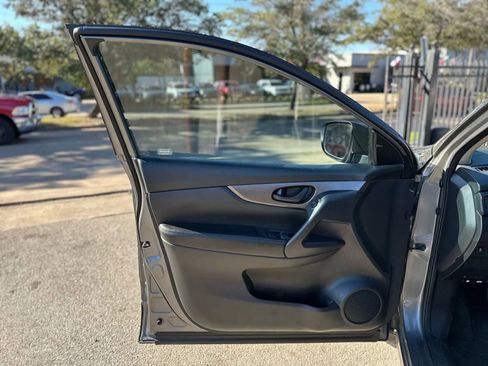 Used 2018 Nissan Rogue Sport S w/ S Appearance Package FWD image 13