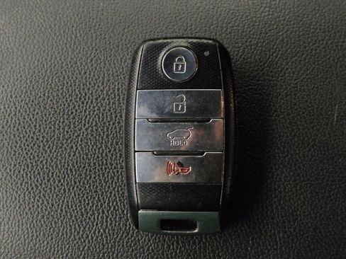 Used 2014 Kia Soul + w/ Primo Package FWD image 32