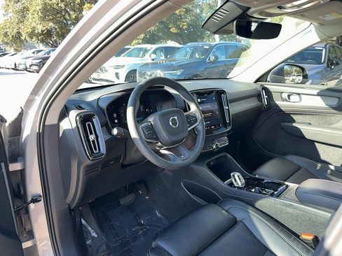 Used 2023 Volvo XC40 B5 Plus w/ Protection Package Premier image 10