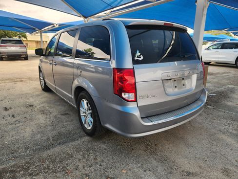 Used 2018 Dodge Grand Caravan SXT FWD image 3