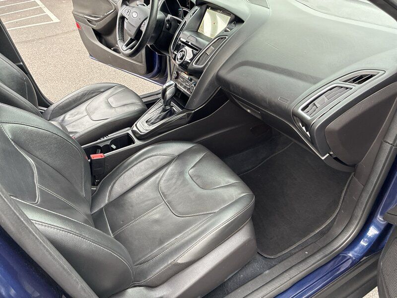 Used 2017 Ford Focus Titanium FWD image 21