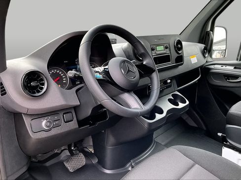 New 2025 Mercedes-Benz Sprinter 2500 image 10
