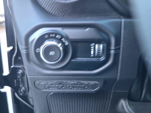 Certified 2025 Jeep Wrangler Unlimited Rubicon w/ Convenience Group AWD/4WD image 23