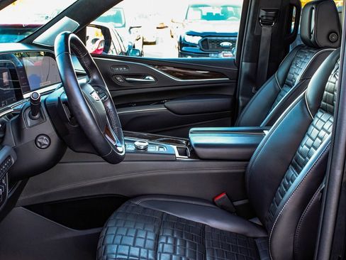 Used 2022 Cadillac Escalade ESV Sport Platinum w/ LPO, ONYX Package image 32