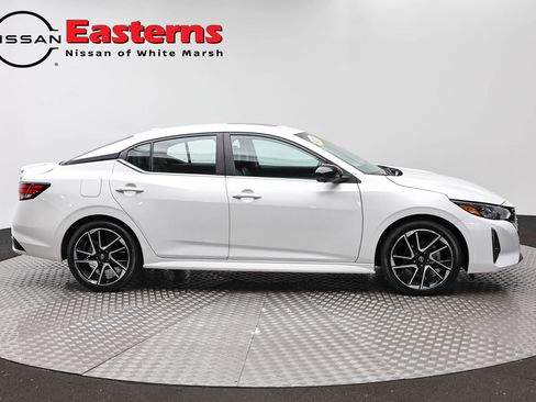 Used 2024 Nissan Sentra SR w/ SR Premium Package FWD image 4
