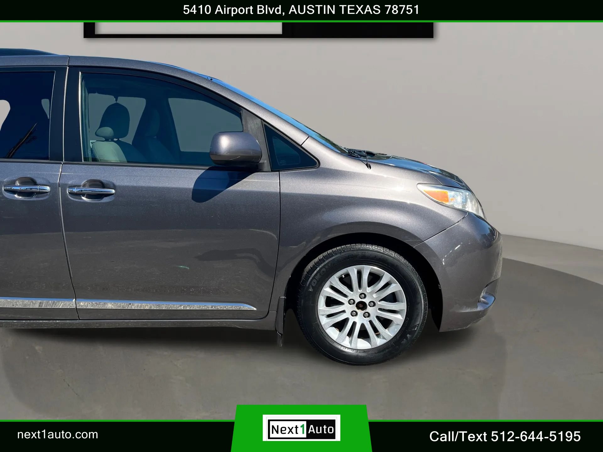 Used 2014 Toyota Sienna XLE w/ Entertainment Package FWD image 6
