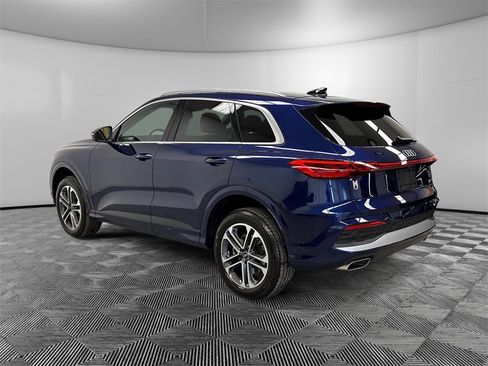 Used 2025 Audi Q5 Premium image 3