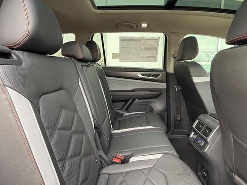 New 2026 Volkswagen Atlas Peak Edition AWD/4WD image 4
