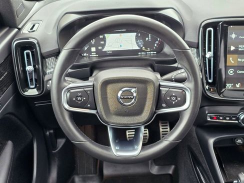 Used 2022 Volvo XC40 T5 R-Design w/ Advanced Package AWD/4WD image 17