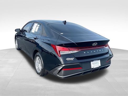 Used 2026 Hyundai Elantra SE FWD image 6