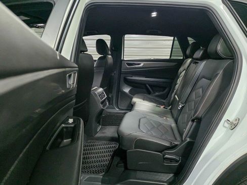 Used 2024 Volkswagen Atlas Cross Sport SE AWD/4WD image 15