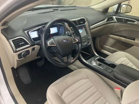 Used 2020 Ford Fusion SE image 6