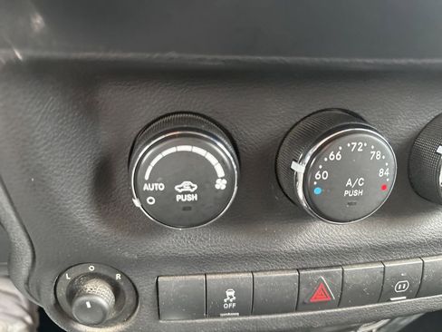Used 2012 Jeep Wrangler Sahara AWD/4WD image 15
