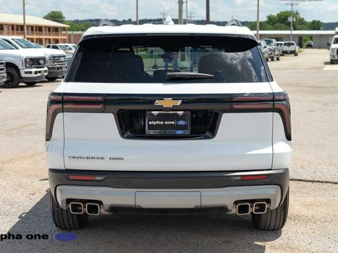 Used 2025 Chevrolet Traverse LT AWD/4WD image 7