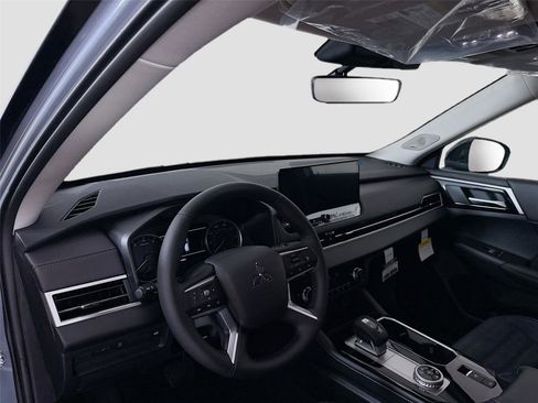 New 2026 Mitsubishi Outlander SE AWD/4WD image 9