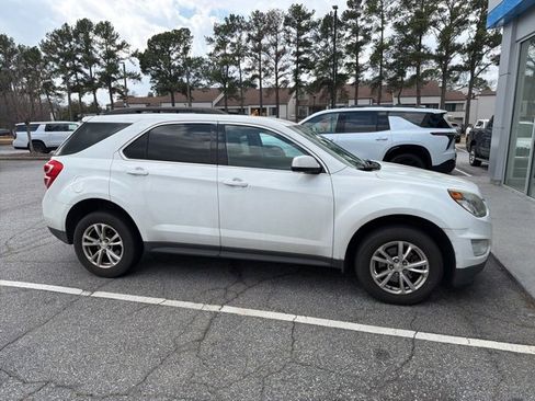 Used 2017 Chevrolet Equinox LT w/ Convenience Package image 4