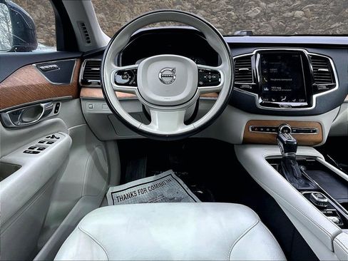 Used 2021 Volvo XC90 T6 Momentum w/ Protection Package Premier AWD/4WD image 5