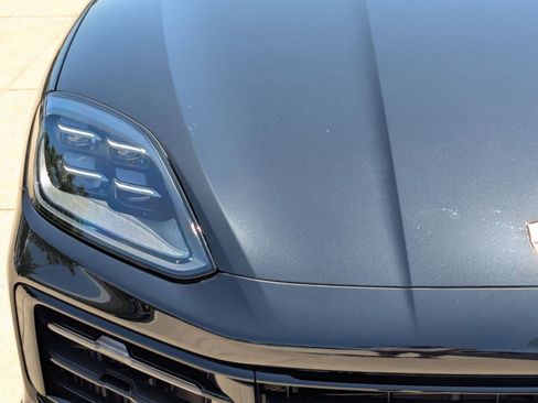 Certified 2025 Porsche Cayenne Coupe image 12