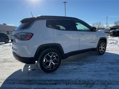 Used 2024 Jeep Compass Limited image 8