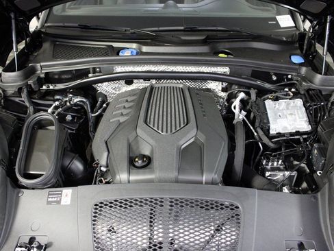 Certified 2026 Porsche Macan image 40