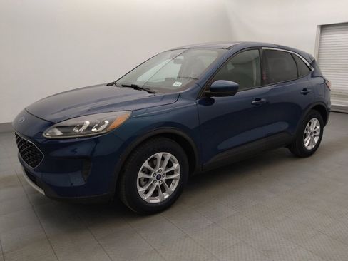 Used 2020 Ford Escape SE image 2