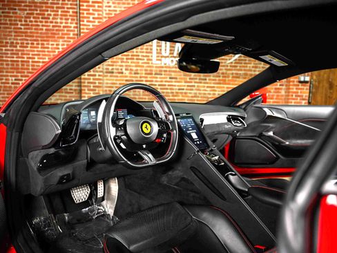 Used 2021 Ferrari Roma image 34