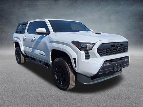 Used 2025 Toyota Tacoma TRD Sport image 3