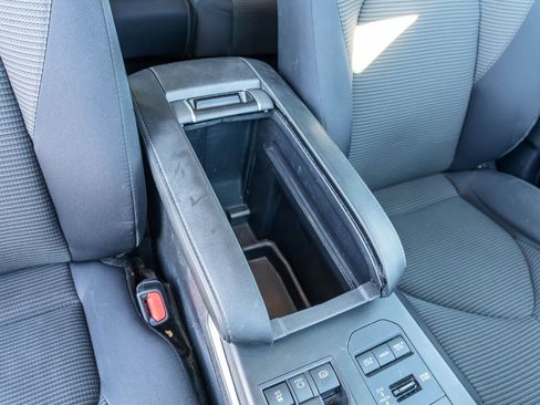 Used 2024 Toyota Highlander LE image 11