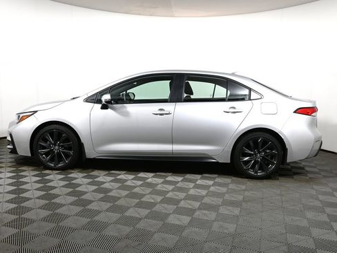 Used 2024 Toyota Corolla SE FWD image 2