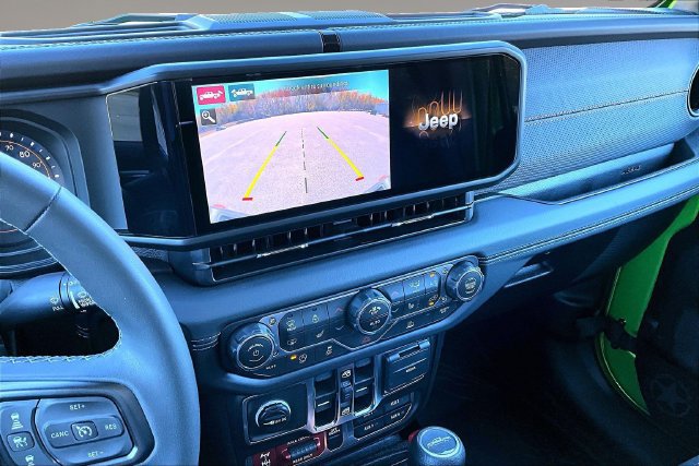 Used 2025 Jeep Gladiator Mojave w/ Convenience Group AWD/4WD image 15