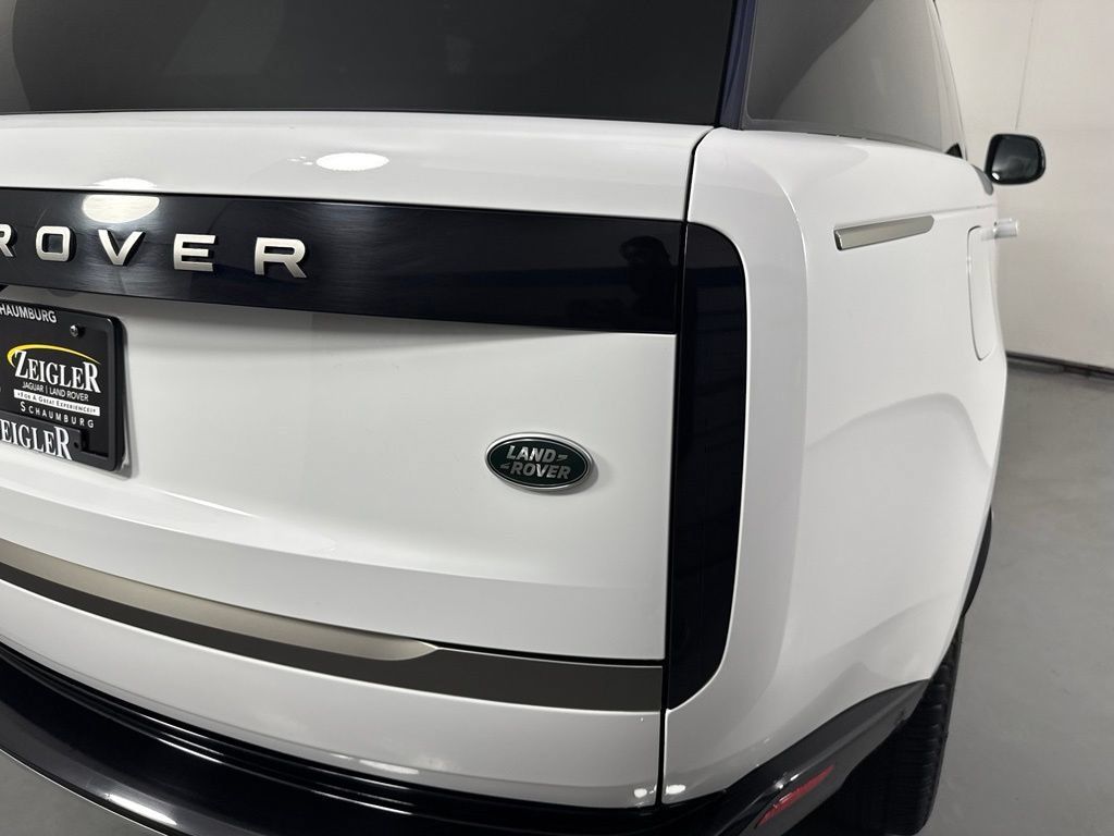 Used 2023 Land Rover Range Rover SE AWD/4WD image 6