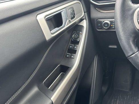 Used 2022 Ford Explorer Limited w/ Equipment Group 301A image 19